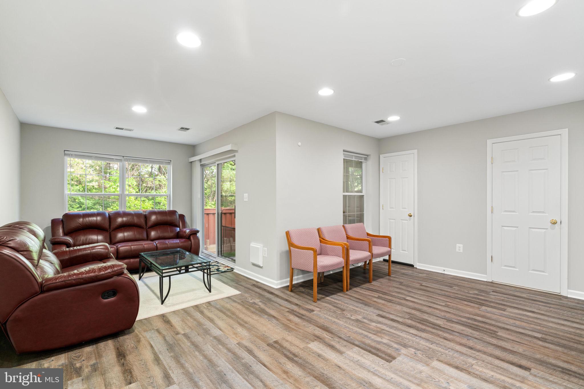 21654 Frame Square Broadlands, VA 20148 - Photo 25 of 43 Bright and inviting living space.