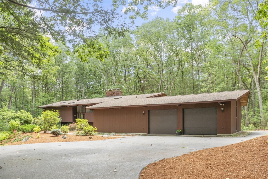 51 Pilgrim Path Carlisle, MA 01741 - Photo 4 of 17 Gallery Image 4