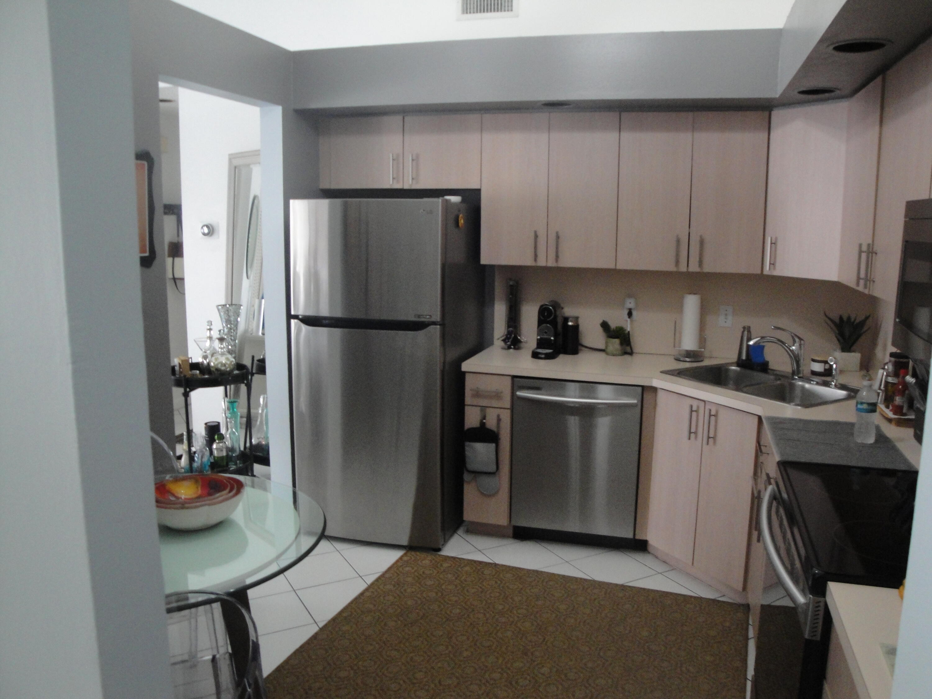 523 Northeast 47th Street Boca Raton, FL 33431 - Photo 4 of 12 DSC01981 kitchen