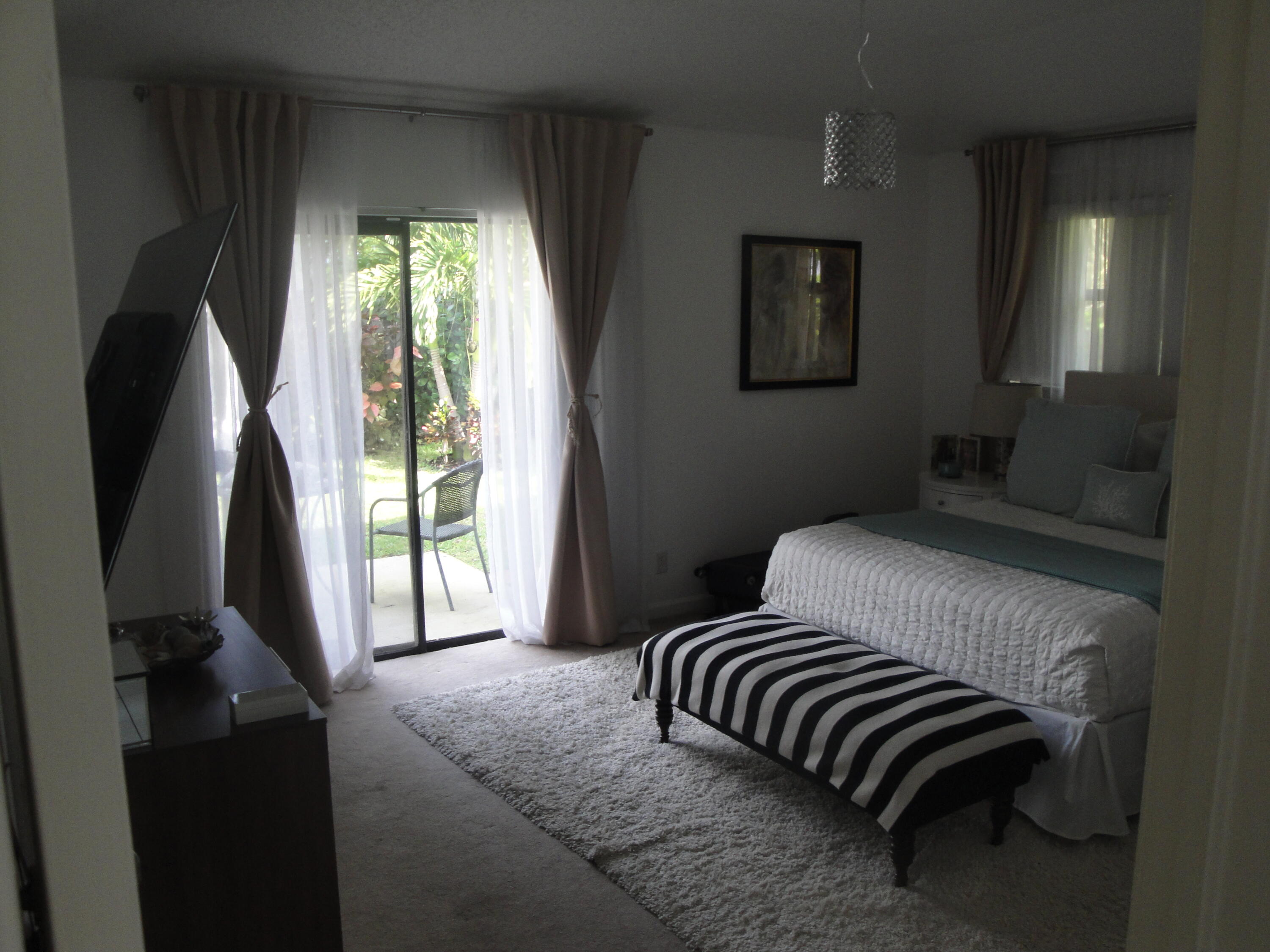 523 Northeast 47th Street Boca Raton, FL 33431 - Photo 7 of 12 DSC01975