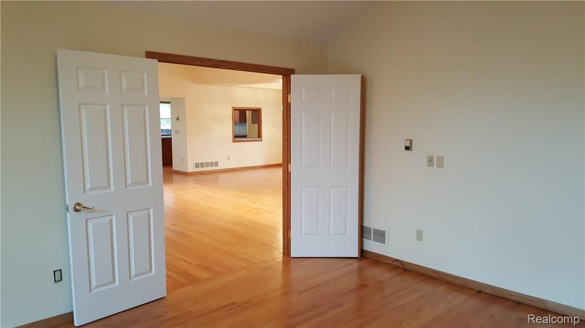1701 Oakville Waltz Road Carleton, MI 48117 - Photo 22 of 31 20160331_111335.jpg