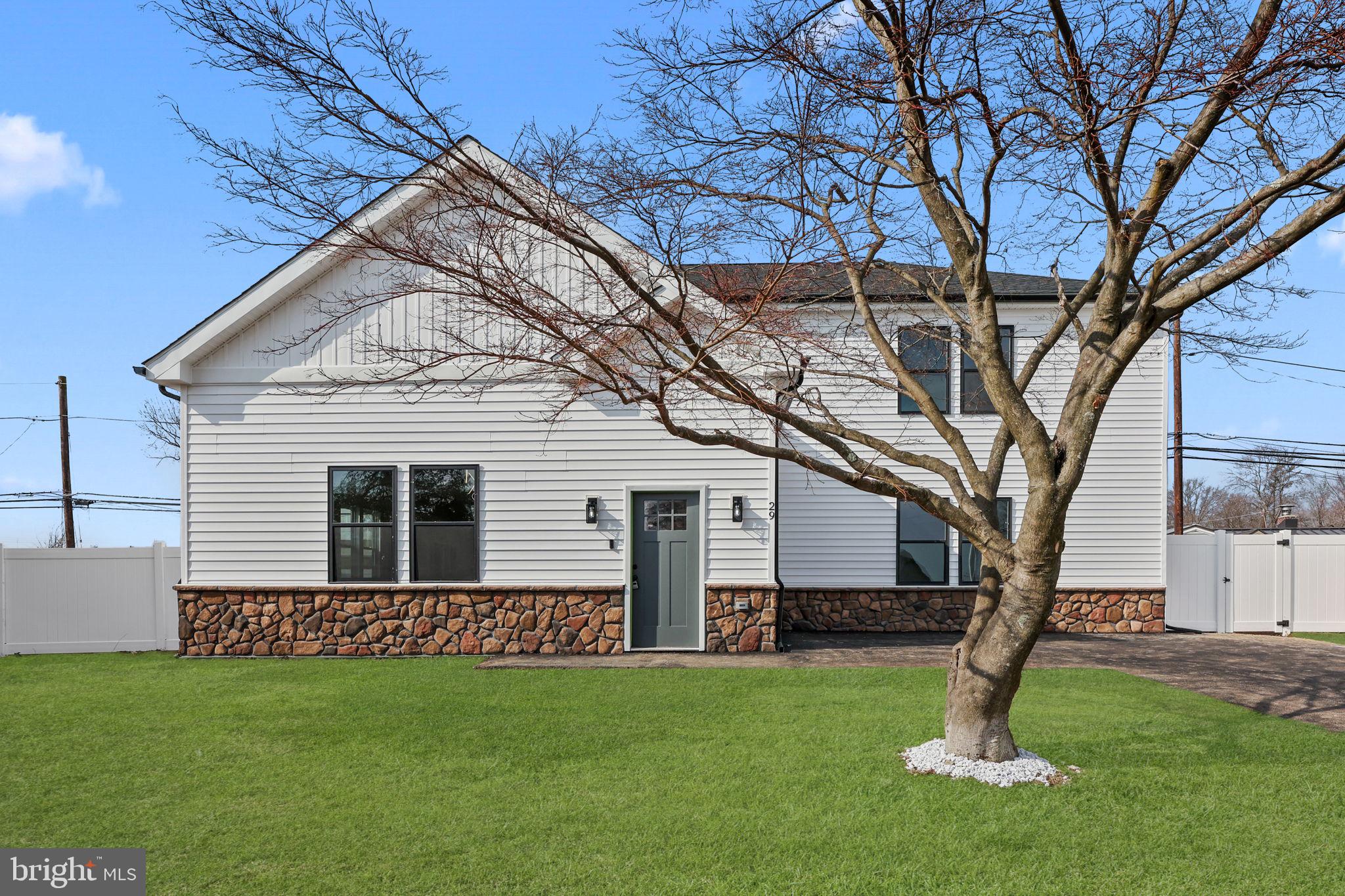 29 Bittersweet Road Levittown, PA 19057 - Photo 3 of 49 Gallery Image 3