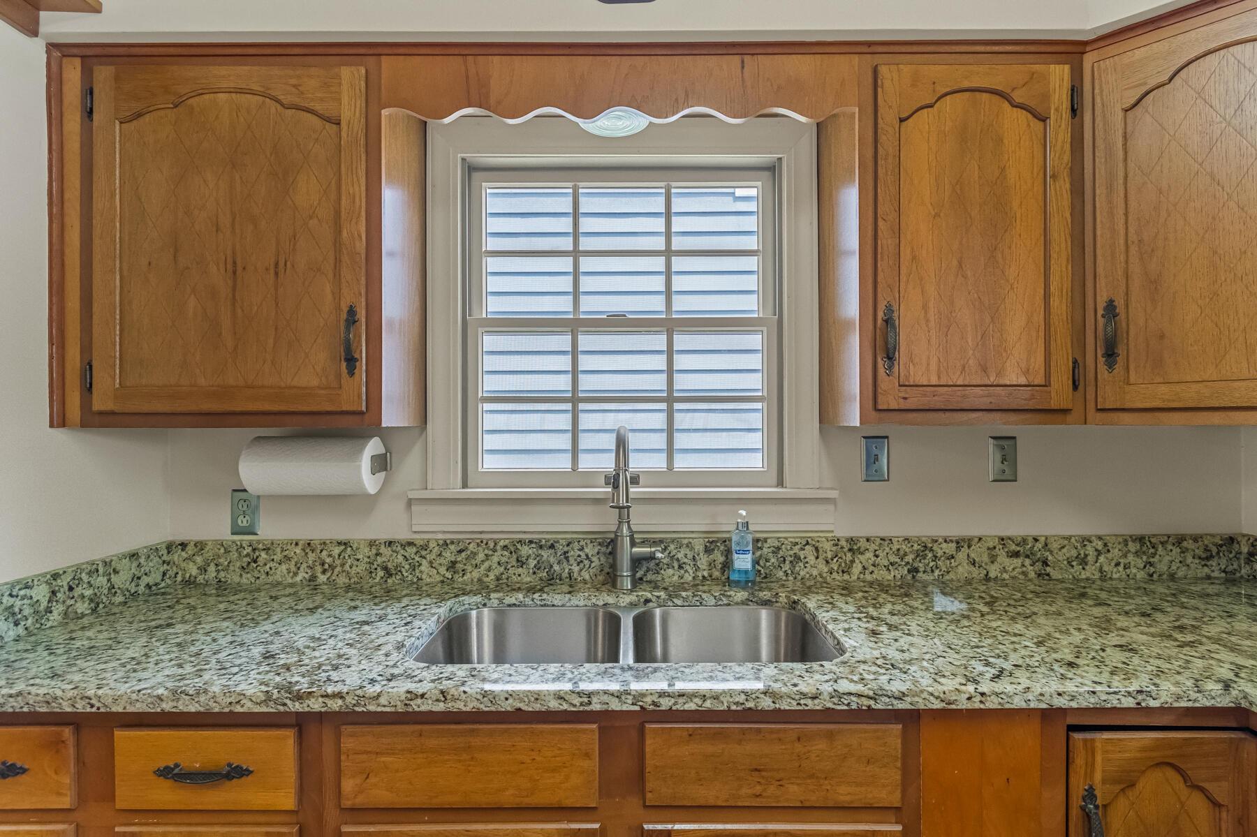 2803 Bryden Road Columbus, OH 43209 - Photo 12 of 33 GRANITE COUNTERTOPS