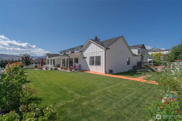 $999,900 | 865 South Mary Avenue, East Wenatchee, WA 98802