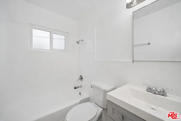 $1,995 | 7209 Willoughby Avenue, Unit 2, Los Angeles, CA 90046