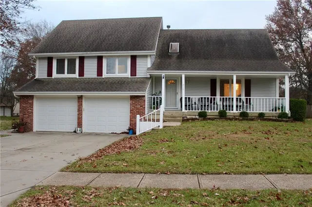 $415,000 | 617 Northeast Birchwood Drive, Lee's Summit, MO 64086