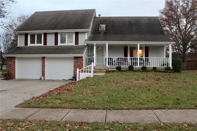 $415,000 | 617 Northeast Birchwood Drive, Lee's Summit, MO 64086