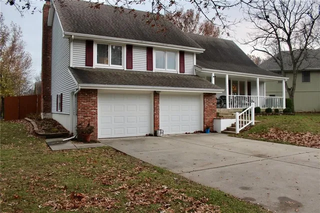 $415,000 | 617 Northeast Birchwood Drive, Lee's Summit, MO 64086