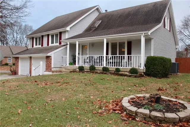 $415,000 | 617 Northeast Birchwood Drive, Lee's Summit, MO 64086