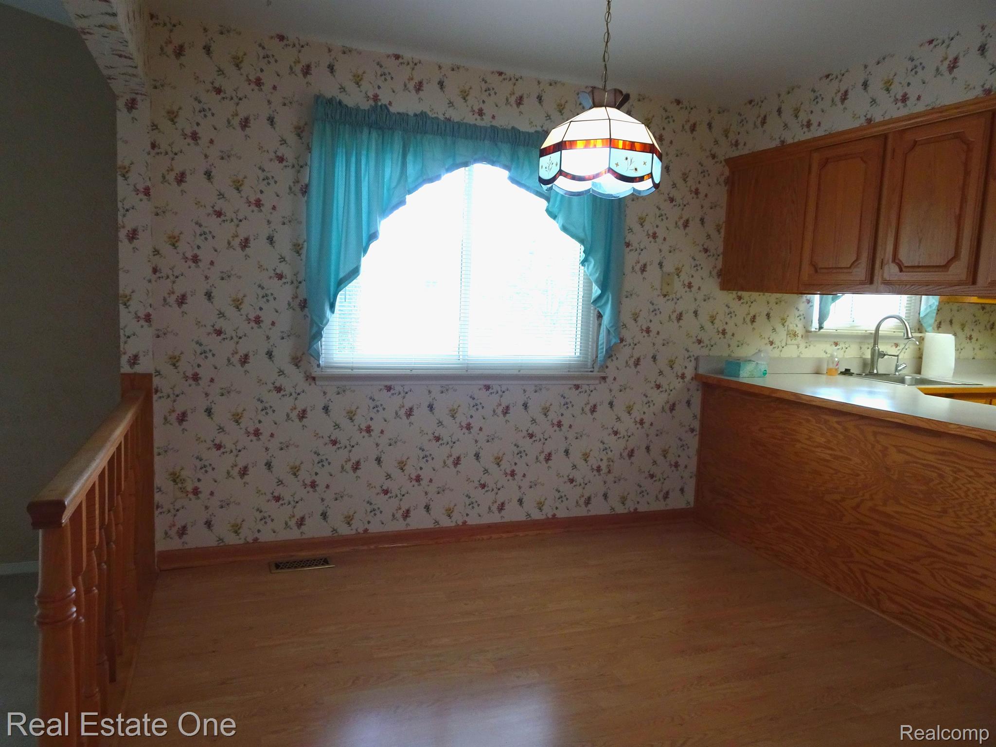 901 Downhill Lane Rochester, MI 48307 - Photo 7 of 23 Breakfast nook