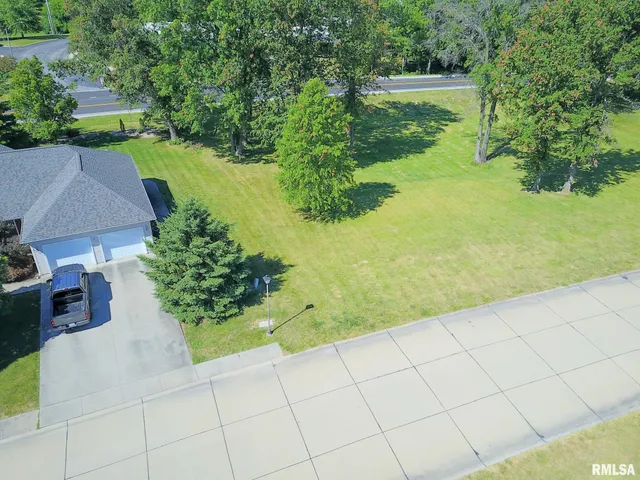 $28,000 | 5 Eastland Court, Carlinville, IL 62626