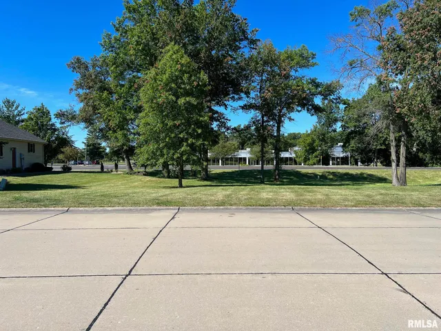 $28,000 | 5 Eastland Court, Carlinville, IL 62626