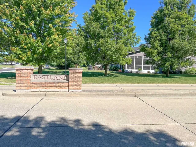 $28,000 | 5 Eastland Court, Carlinville, IL 62626