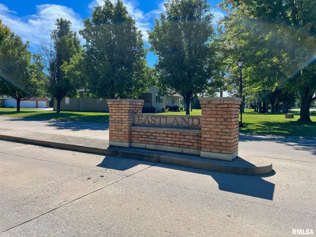 $28,000 | 5 Eastland Court, Carlinville, IL 62626