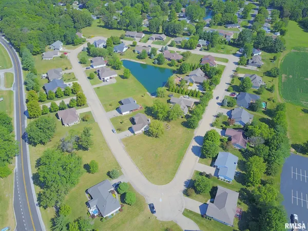 $28,000 | 5 Eastland Court, Carlinville, IL 62626