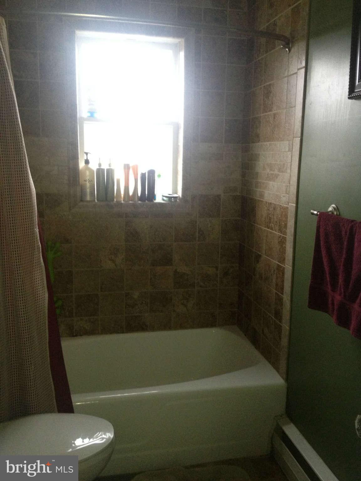 2109 Maple Road Baltimore, MD 21219 - Photo 14 of 19 Bath