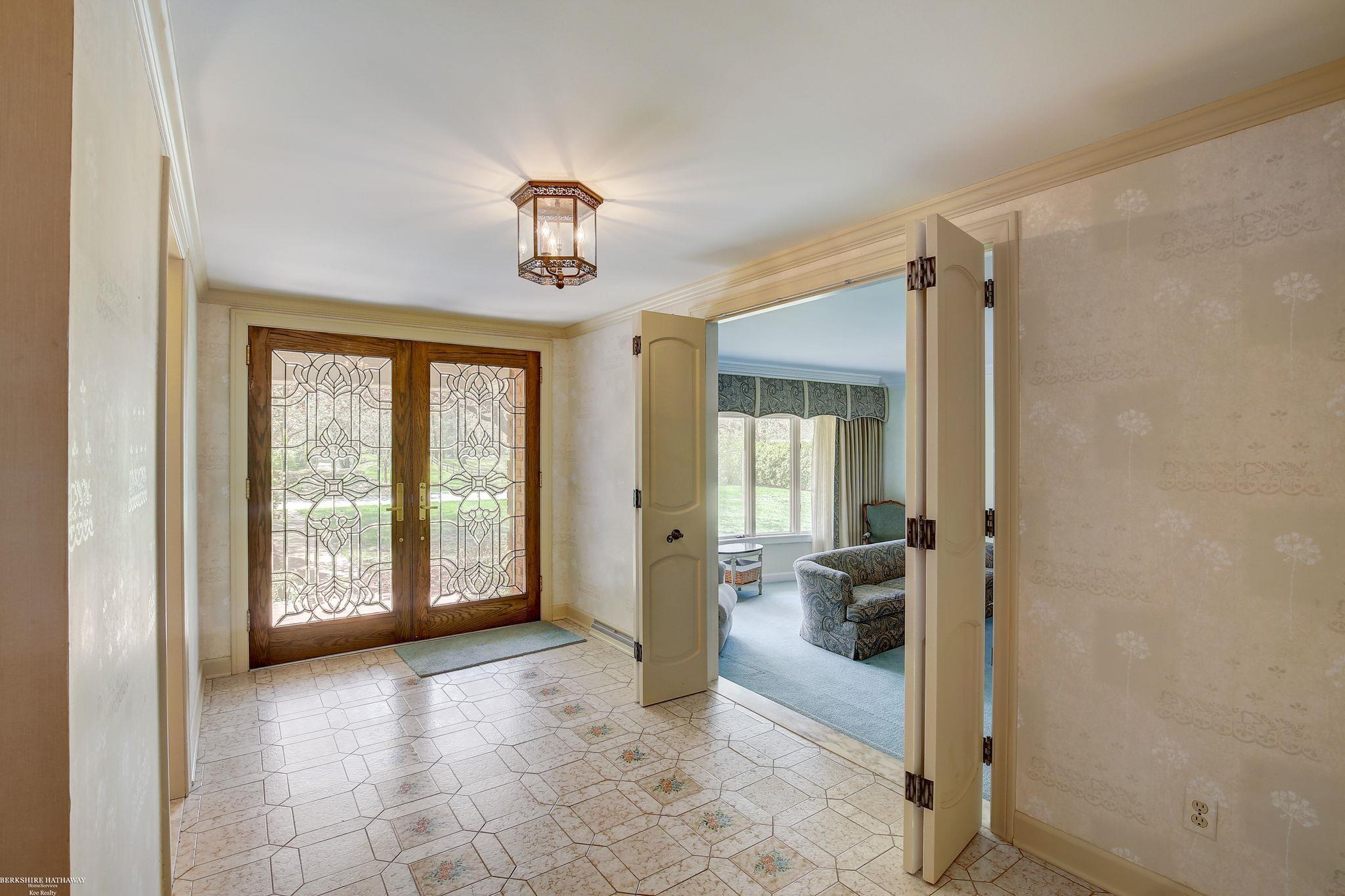 4880 Lakeshore Road Fort Gratiot, MI 48059 - Photo 8 of 69 50142242-93cedece-3537-4000-b69d-b1ea2c2859ca.JPG