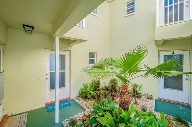 $1,700 | 2570 Gary Circle, Unit 4, Dunedin, FL 34698