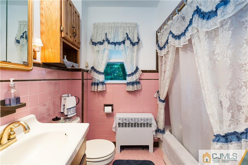 58 South Hill Road Colonia, NJ 07067 - Photo 9 of 24 Gallery Image 9