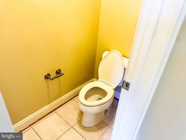 a view of a livingroom with hardwood floor and a ceiling fan
