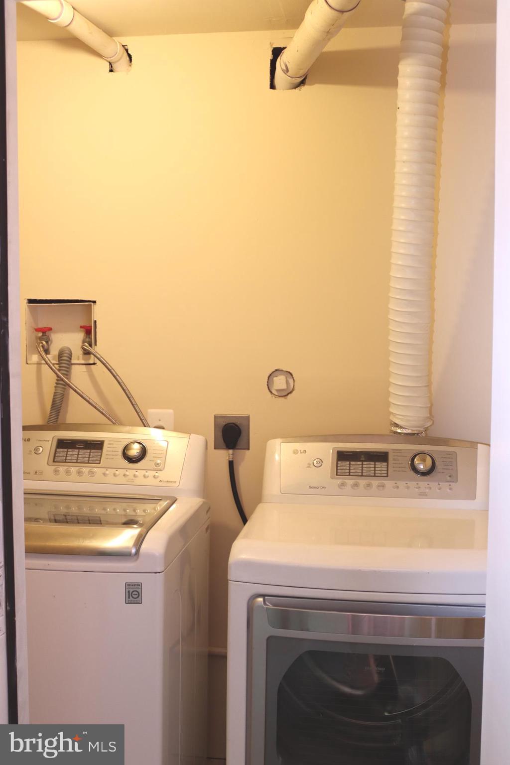 8704 Chestnut Ridge Drive Laurel, MD 20707 - Photo 8 of 15 Laundry