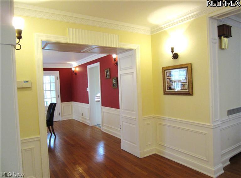 2193 Ridgewood Road Akron, OH 44313 - Photo 4 of 16 Detail of the outstanding original moldings through out the house