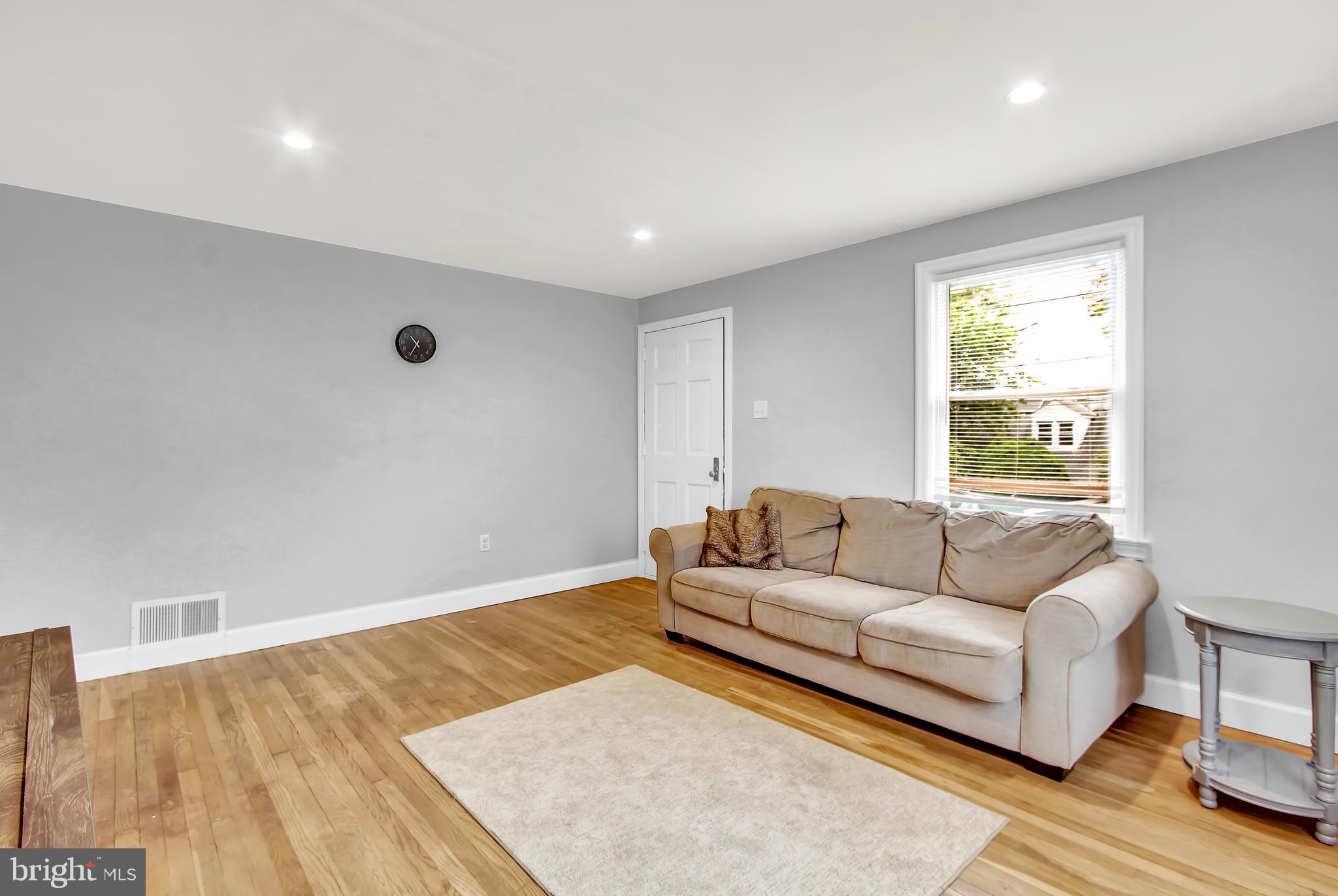 582 Hillcrest Road York, PA 17403 - Photo 3 of 23 Gallery Image 3