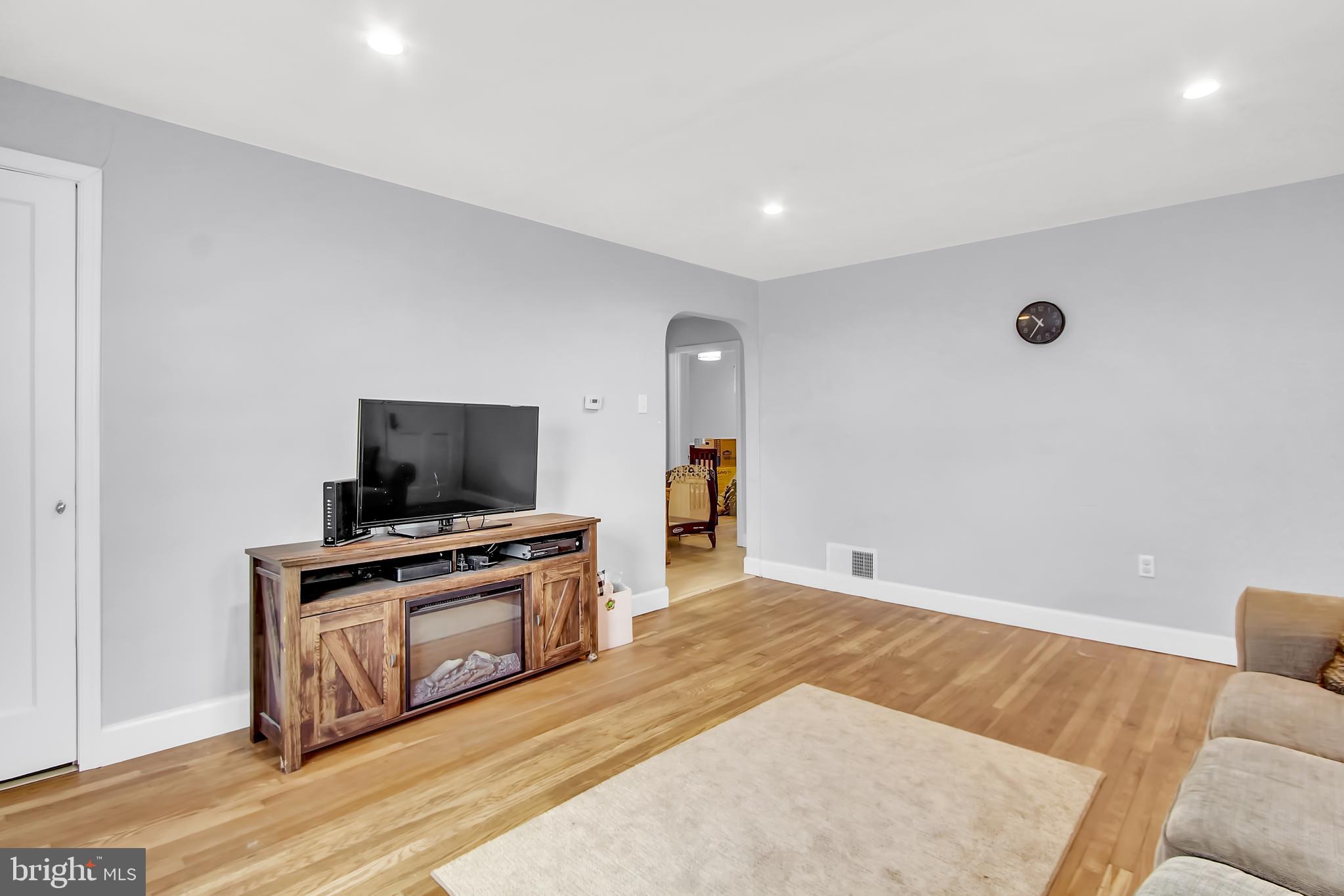 582 Hillcrest Road York, PA 17403 - Photo 4 of 23 Gallery Image 4