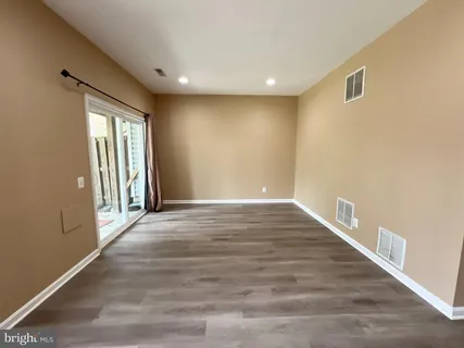 $3,200 | 22464 Maison Carree Square, Ashburn, VA 20148