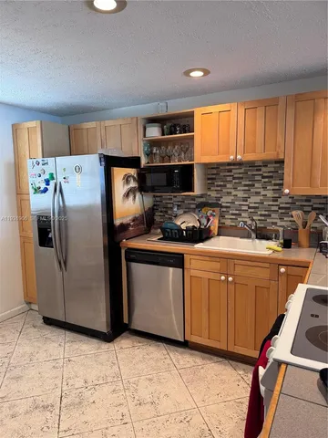 $2,600 | 17900 North Bay Road, Unit 507, Sunny Isles Beach, FL 33160