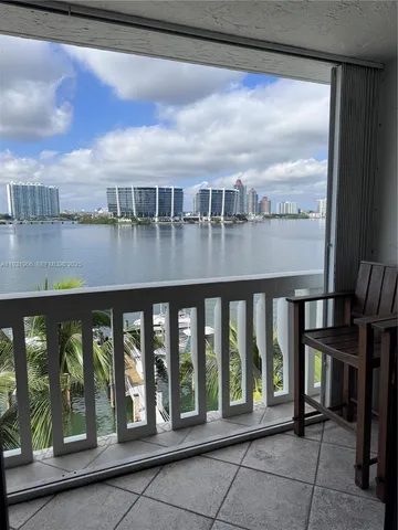 $2,600 | 17900 North Bay Road, Unit 507, Sunny Isles Beach, FL 33160