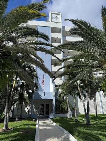 $2,600 | 17900 North Bay Road, Unit 507, Sunny Isles Beach, FL 33160