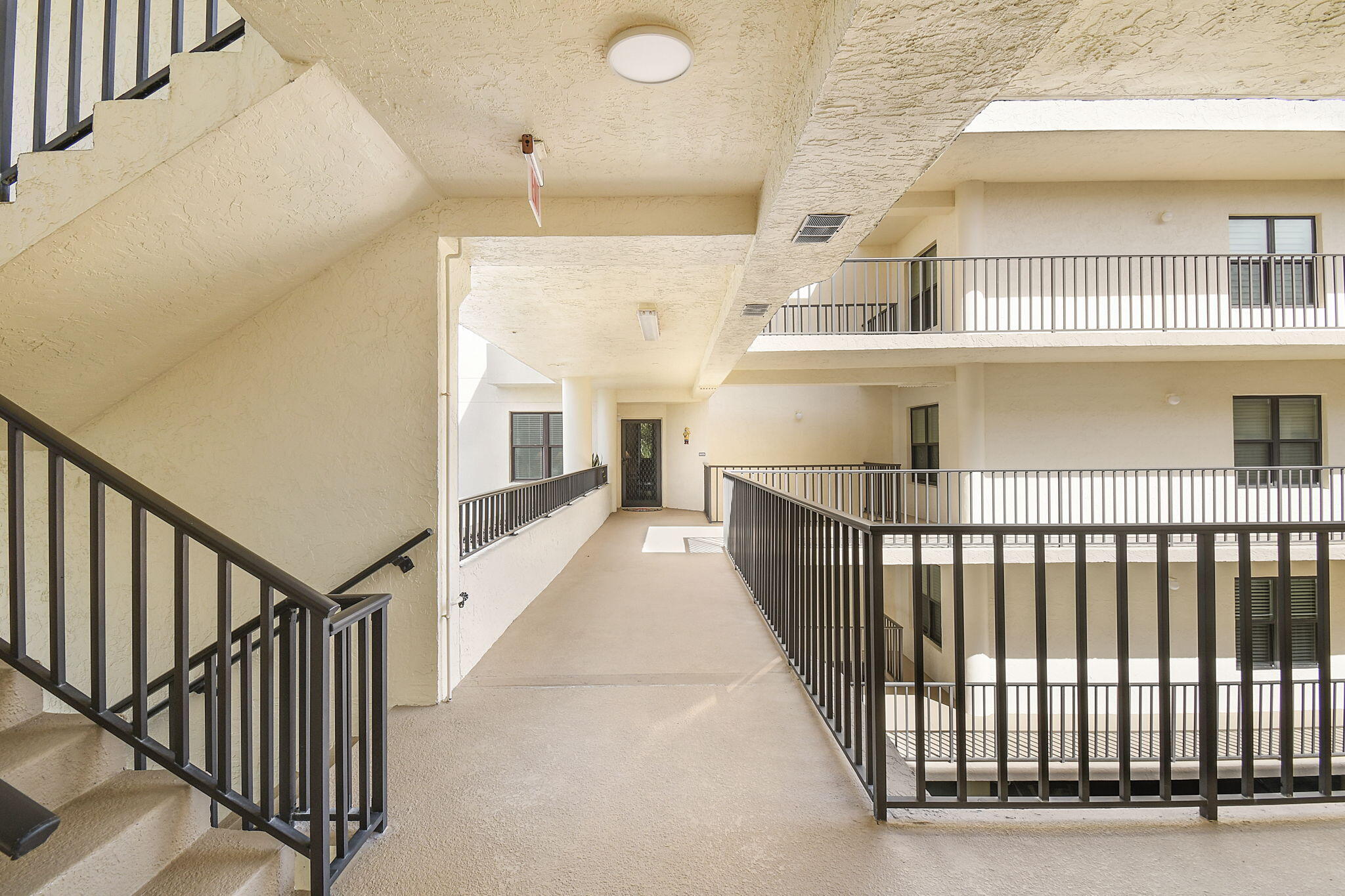 221 Northeast Plantation Road, Unit 316 Stuart, FL 34996 - Photo 3 of 31 6-web-or-mls-500_6297