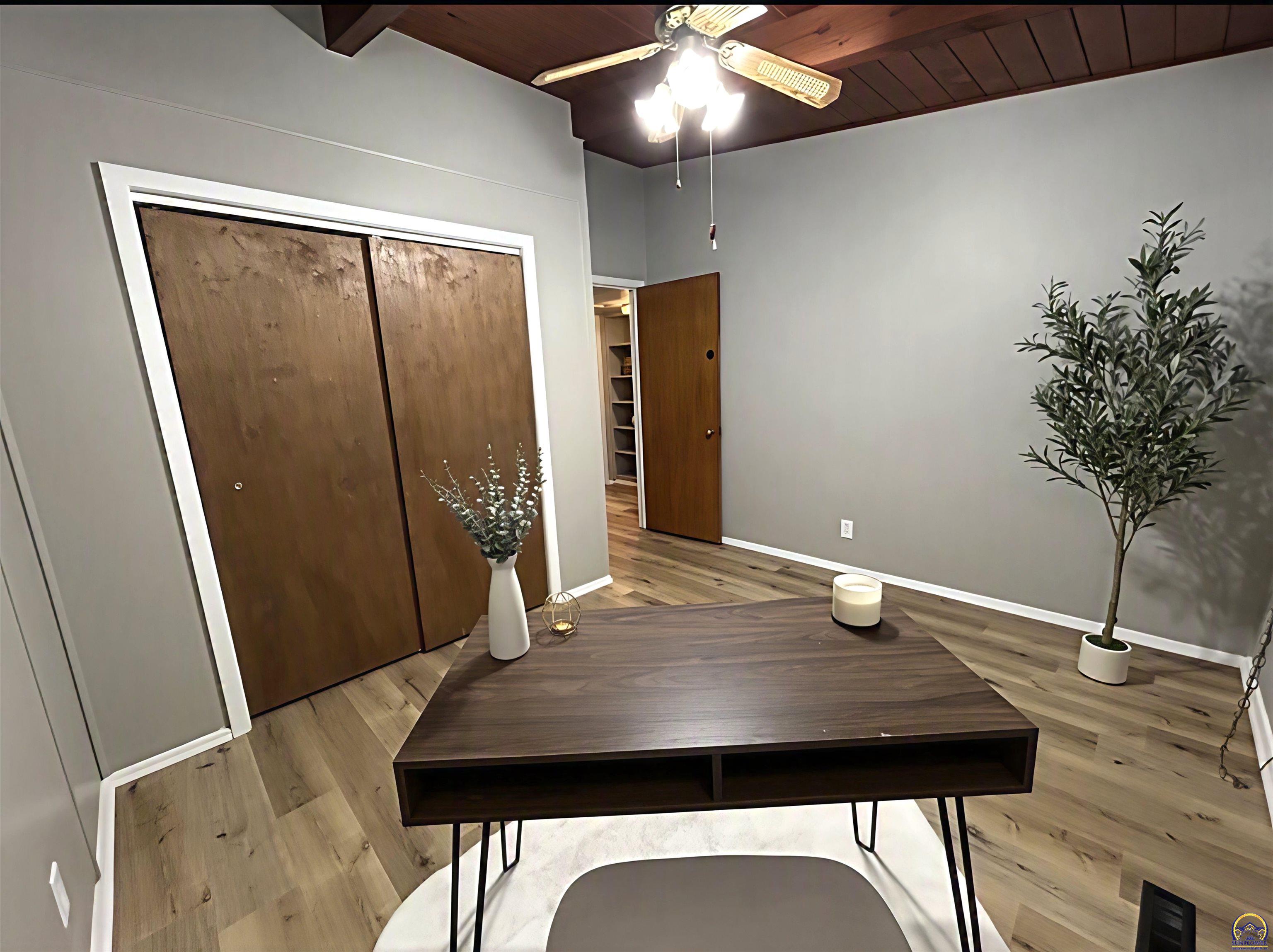 2516 Southwest Burnett Road Topeka, KS 66614 - Photo 10 of 23