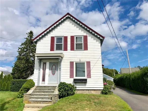 $2,400 | 673 Aquidneck Avenue, Middletown, RI 02842