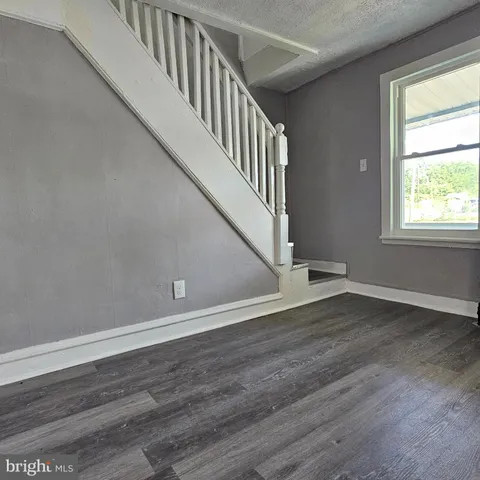 $2,100 | 629 East Quince Street, Vineland, NJ 08360