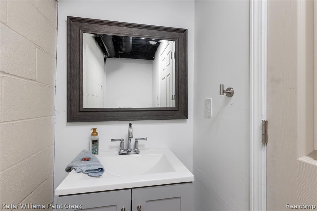 1379 Hathaway Rising Rochester Hills, MI 48306 - Photo 38 of 44 Gallery Image 38