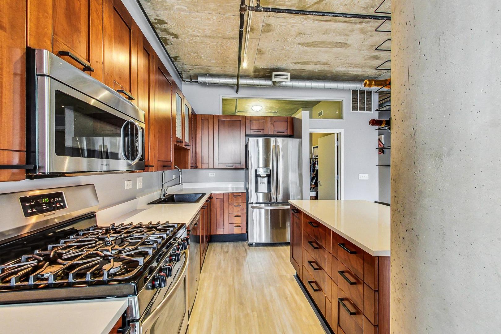 111 South Morgan Street, Unit 404 Chicago, IL 60607 - Photo 17 of 34 Gallery Image 17