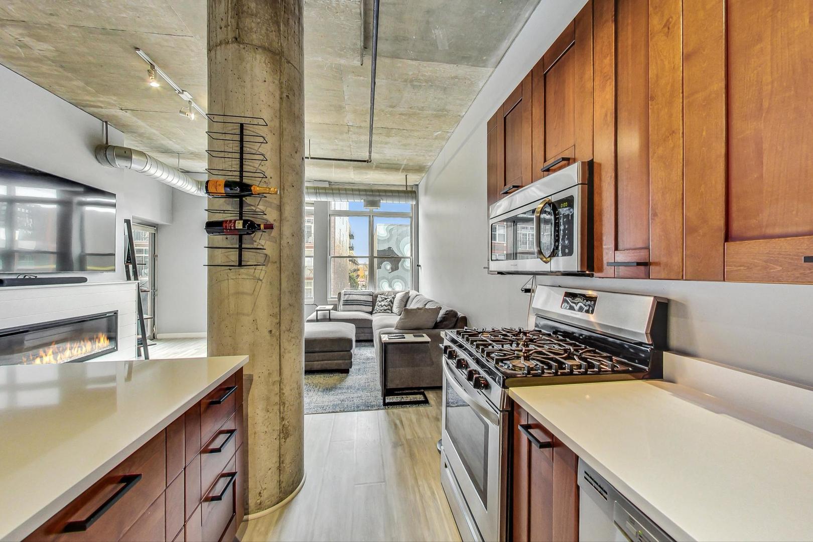 111 South Morgan Street, Unit 404 Chicago, IL 60607 - Photo 19 of 34 Gallery Image 19