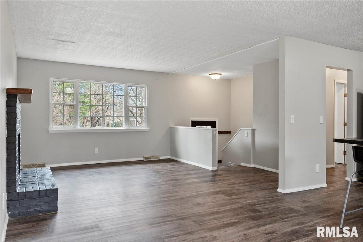 2930 Carriage Lane Springfield, IL 62707 - Photo 7 of 31