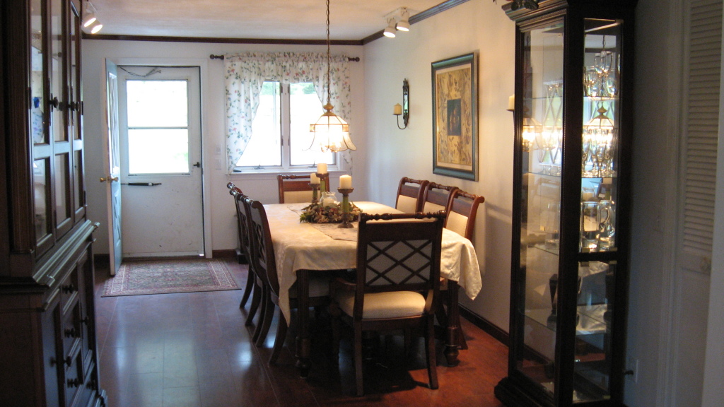 40 Partridge Road Pittsfield, MA 01201 - Photo 6 of 11 dining room