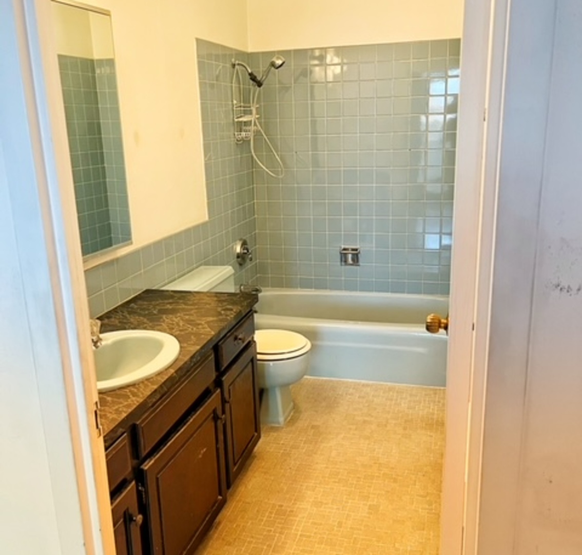 6033 North Sheridan Road, Unit 43B Chicago, IL 60660 - Photo 18 of 25 Gallery Image 18