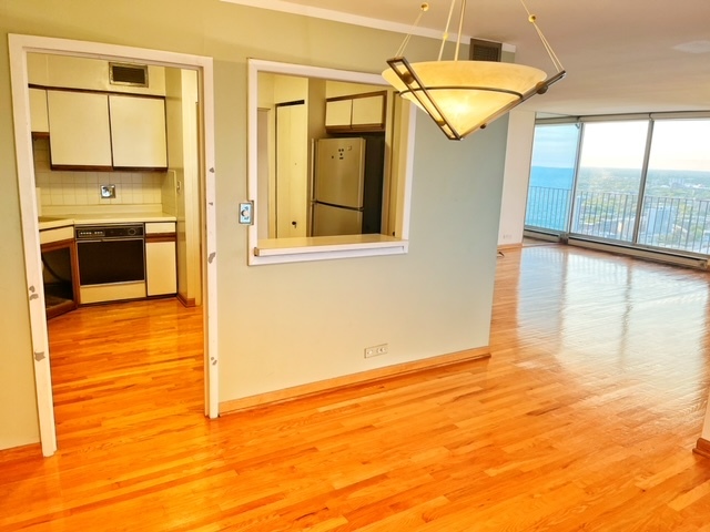 6033 North Sheridan Road, Unit 43B Chicago, IL 60660 - Photo 9 of 25 Gallery Image 9