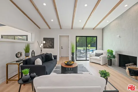 $1,749,000 | 23442 Burbank Boulevard, Woodland Hills, CA 91367