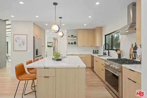 $1,749,000 | 23442 Burbank Boulevard, Woodland Hills, CA 91367