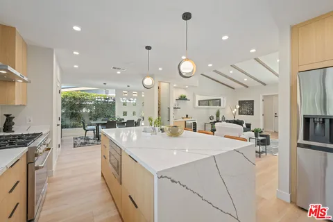$1,749,000 | 23442 Burbank Boulevard, Woodland Hills, CA 91367