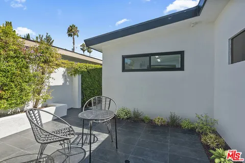 $1,749,000 | 23442 Burbank Boulevard, Woodland Hills, CA 91367