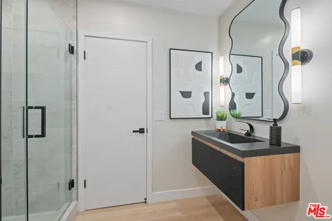 $1,749,000 | 23442 Burbank Boulevard, Woodland Hills, CA 91367