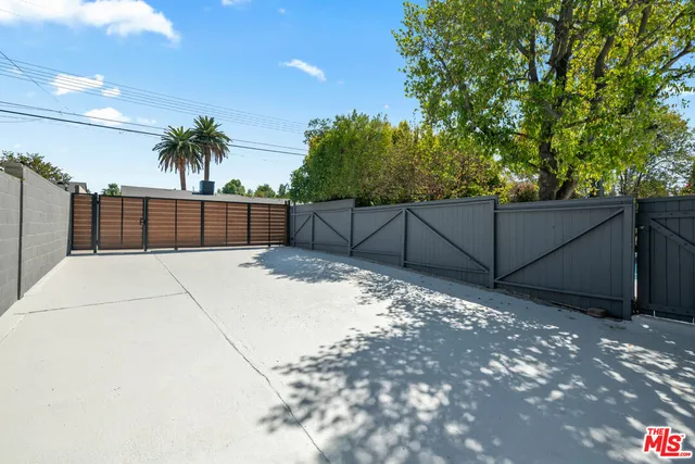 $1,849,000 | 23442 Burbank Boulevard, Woodland Hills, CA 91367