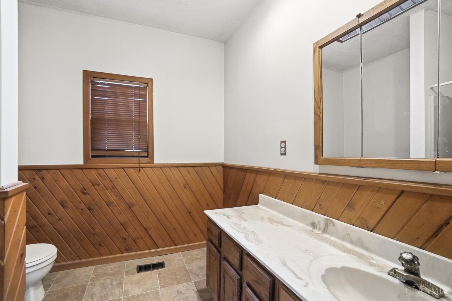 1414 Beacon Road Cincinnati, OH 45230 - Photo 17 of 33